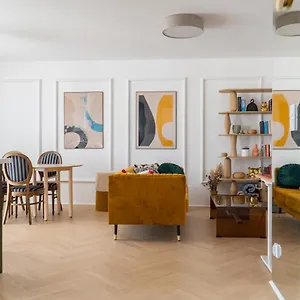 Old Town Gem Designer - Centre Location - Families - Remote Work Gdańsk